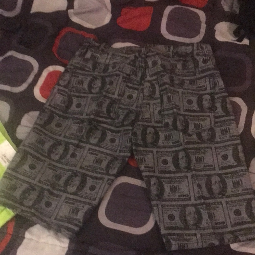 Shorts - Picture 3 of 3